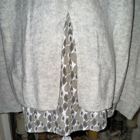 Coin 1804 Gray Split Back Leaf Print Shirttail Hem Sweater Size XL GUC - Picture 9 of 12